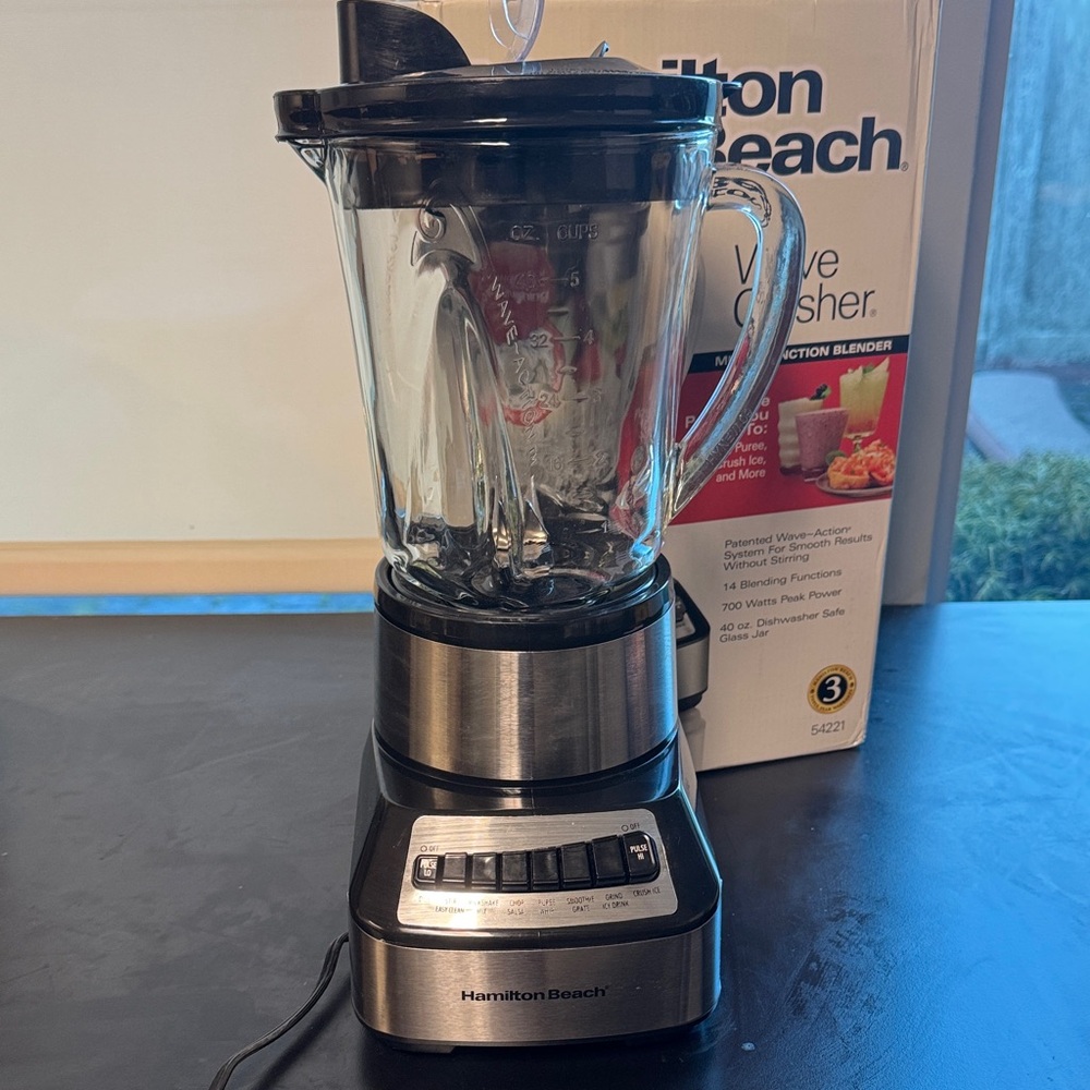 Hamilton Beach Wave Crusher Blender - Black and Silver - Picture 2 of 4